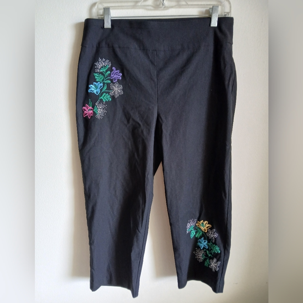Attyre Black Floral Embroidered Capri Pants Petite Size 12